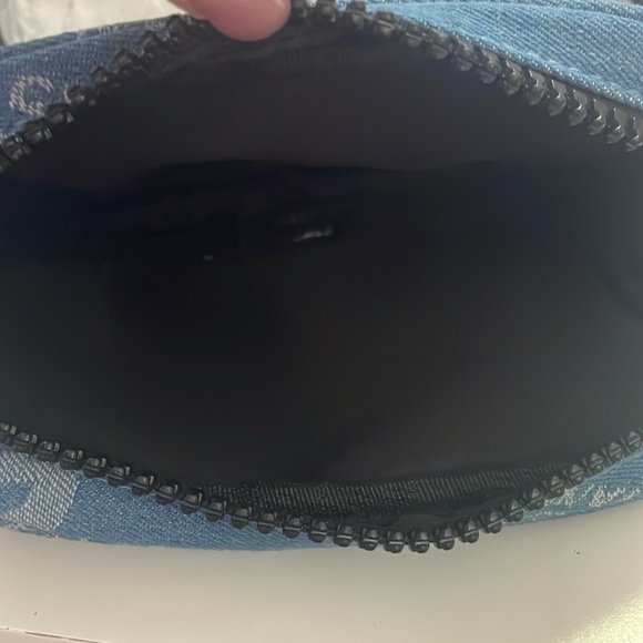 Chanel Beauty “Limited Edition” Pouch with Added Unbranded Crossbody Chain - Picture 4 of 7